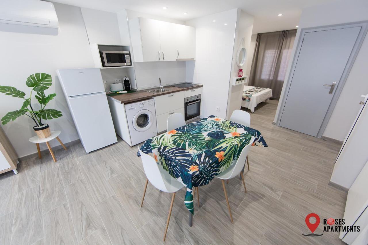 Roses Apartments Tropical Loft Vista Mar Lateral Esterno foto